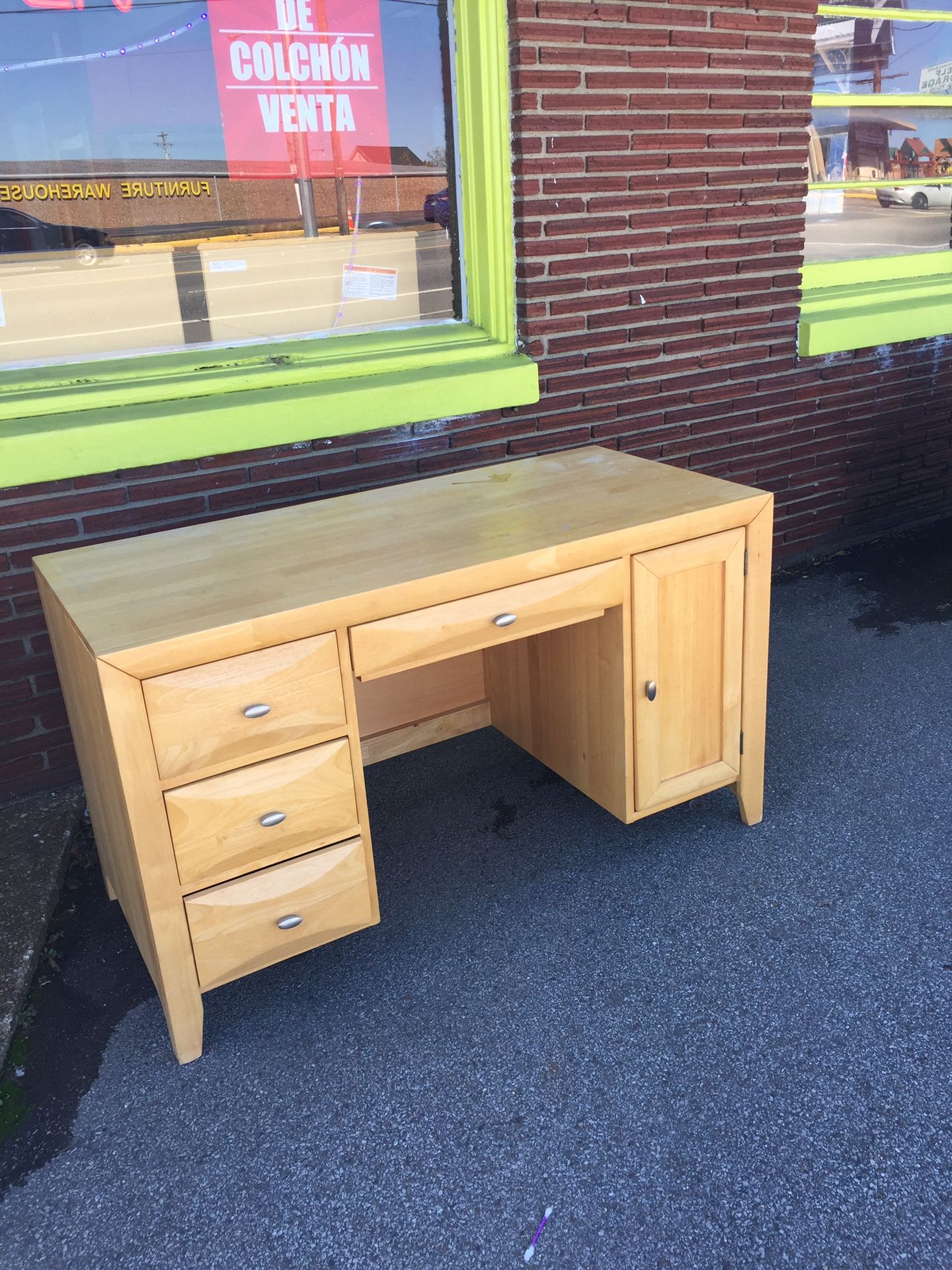 Very Nice 👍 Solid Wood Desk!