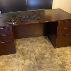 Free !!!  Office Desk And Chair