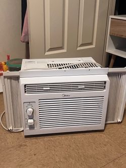 Midea window air conditioner with adjustable settings