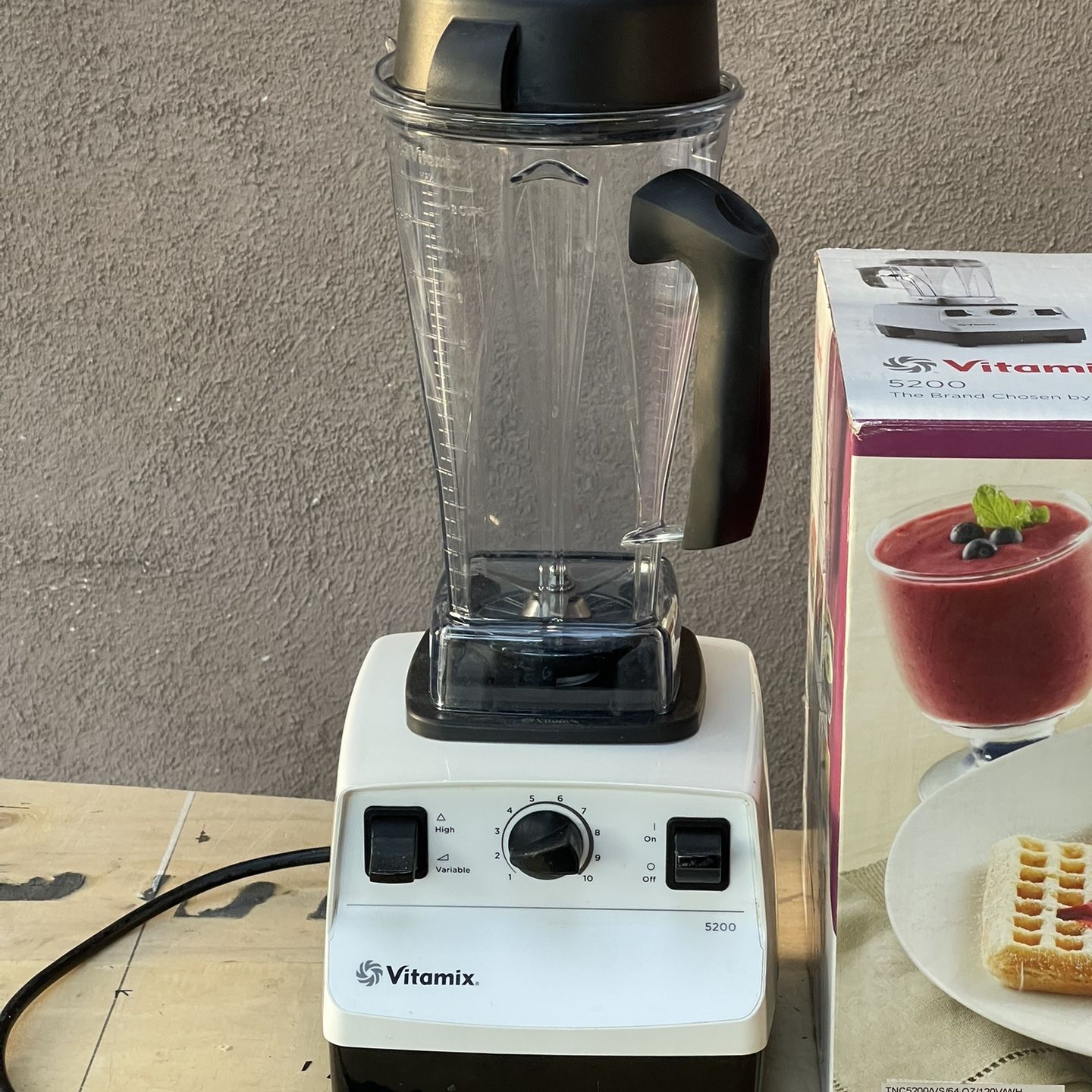 Vitamix 5200 Blender, Professional-Grade, Container, Self-Cleaning 