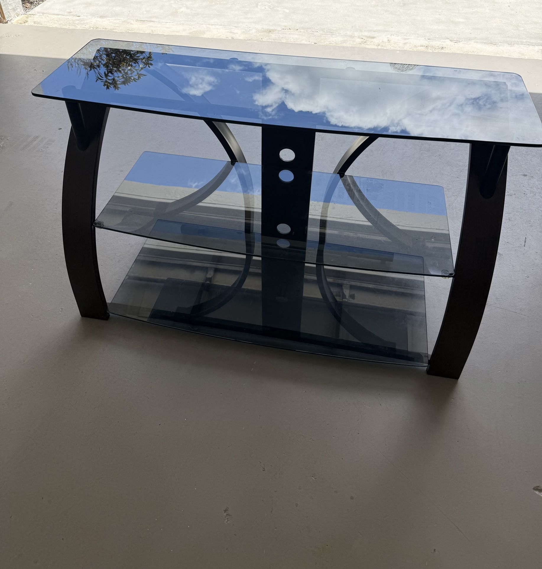 Bell’o TV Stand