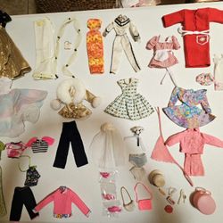 Barbie clothes and accessories for Sale in Las Vegas, NV - OfferUp