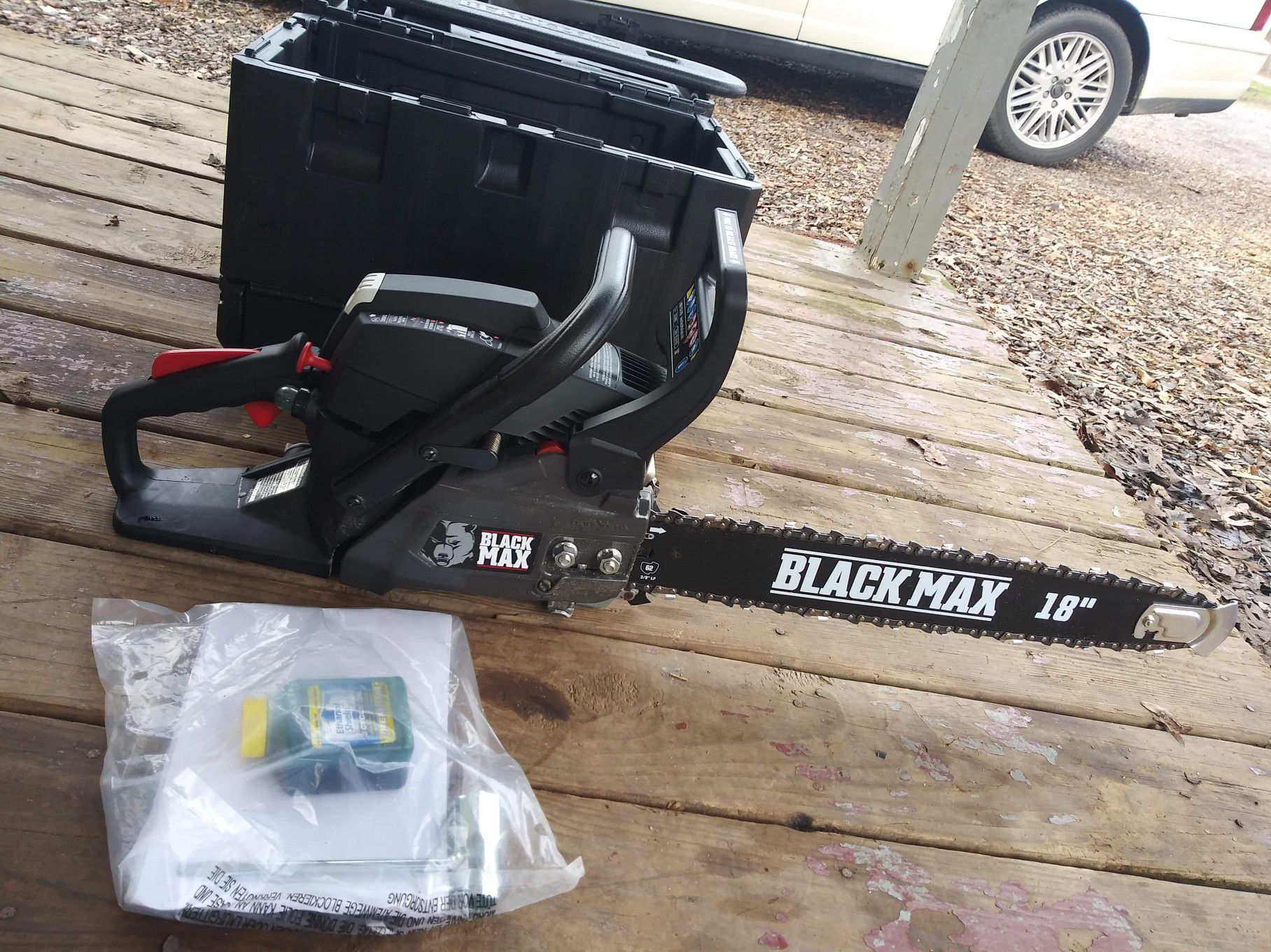 Brand new black max chainsaw 18"