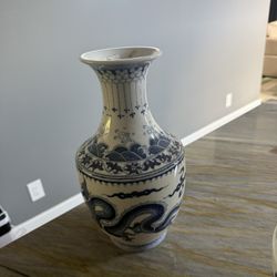 Beautiful Antique Chinese Vase