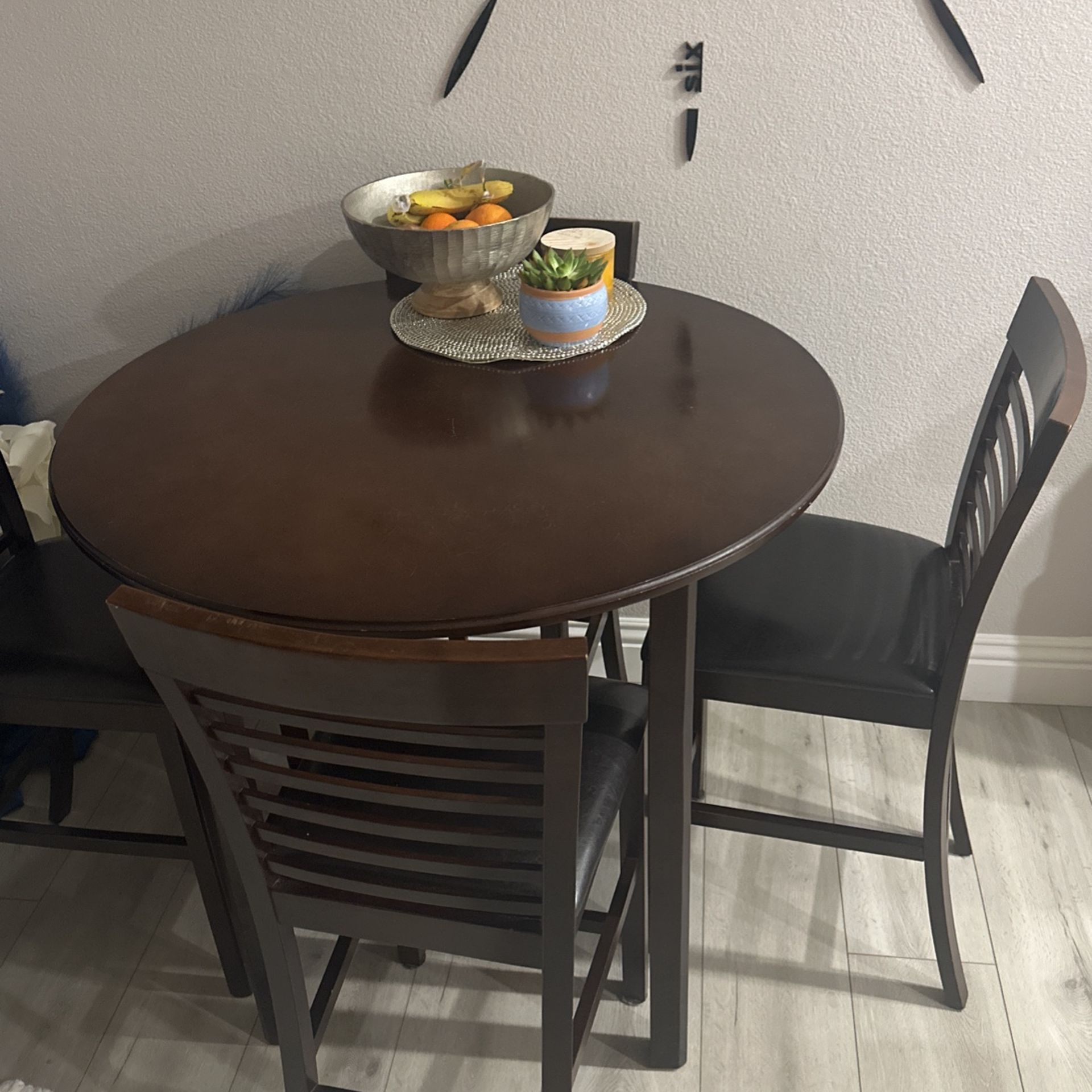 Used Table And Chairs Set for Sale in Las Vegas, NV OfferUp
