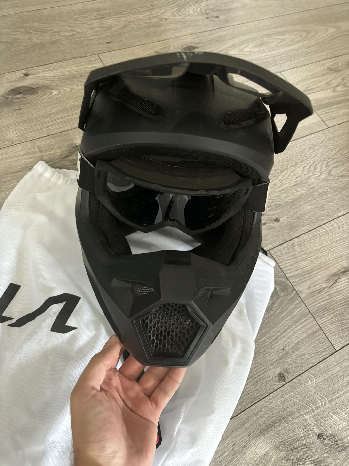 Fox v1 helmet used once Xxl