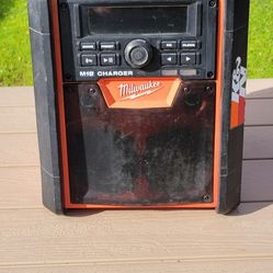 Milwaukee M18 Radio / Bluetooth Speaker / Charger