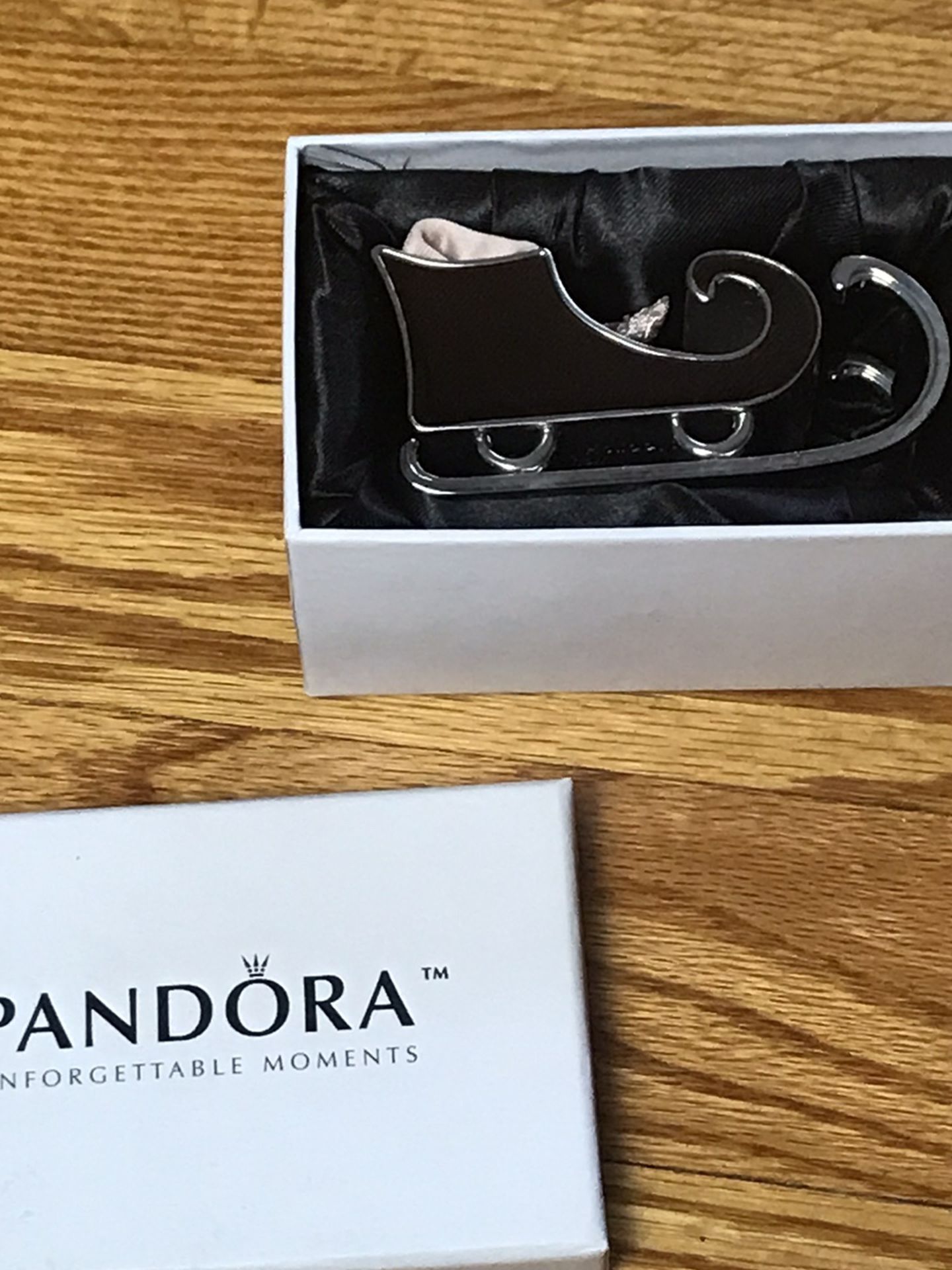 NIB PANDORA 2010 CHRISTMAS SLEIGH ORNAMENT AND POUCH OUTER BOX SET 3rd in series