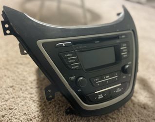 Hyundai Elantra 2013 Radio $75 OBO
