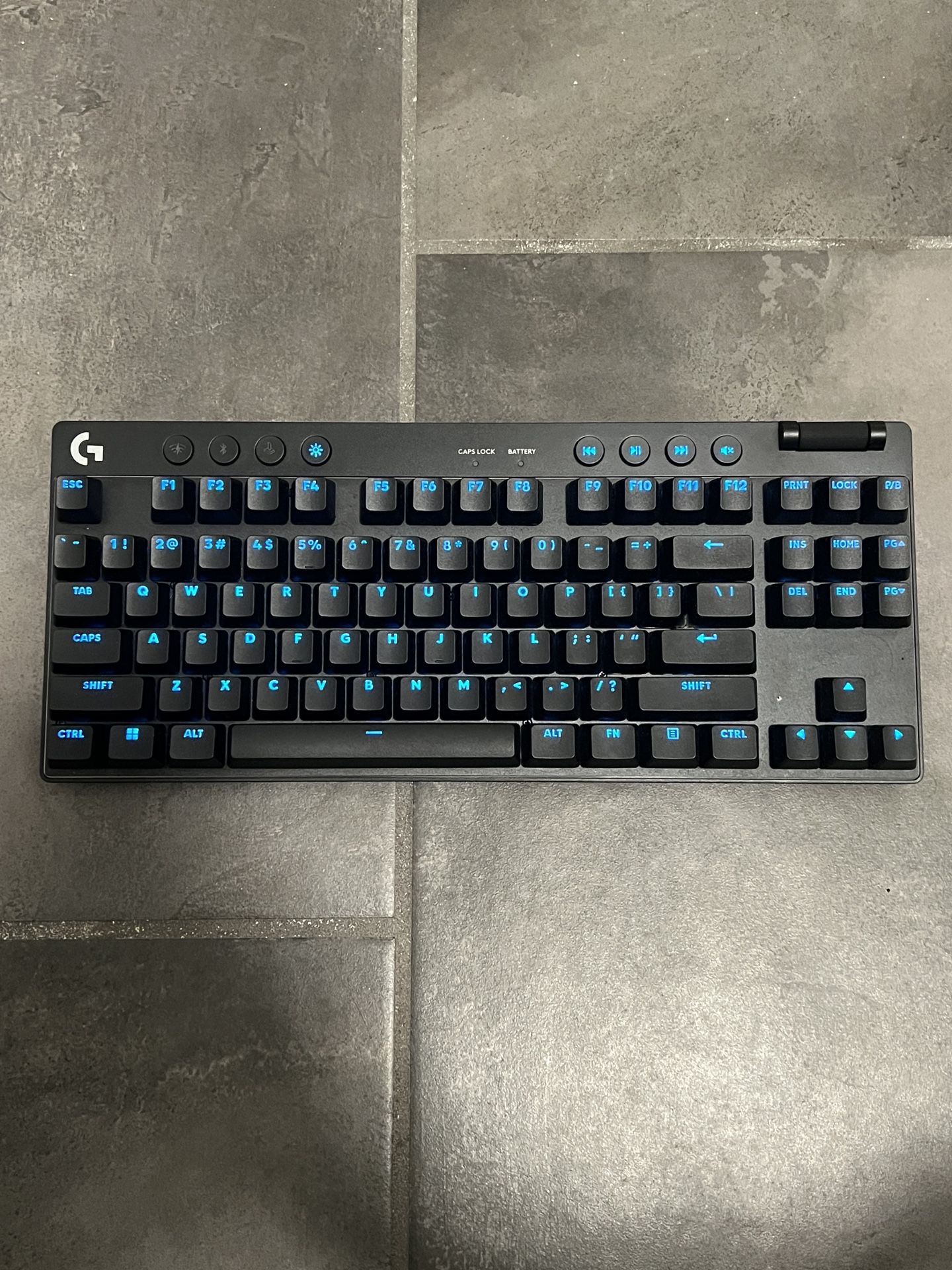 Wireless Logitech Gaming Keyboard and Mouse