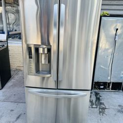 Nevera De 33” LG Like New 