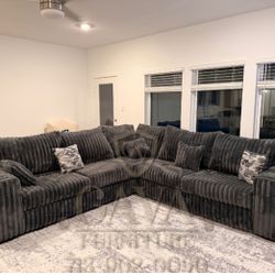 Brand new velvet sectionals, still in the box. 🚚 Same day delivery available 💵 Cash on delivery only (pay when you receive it)  📦 New furniture rea