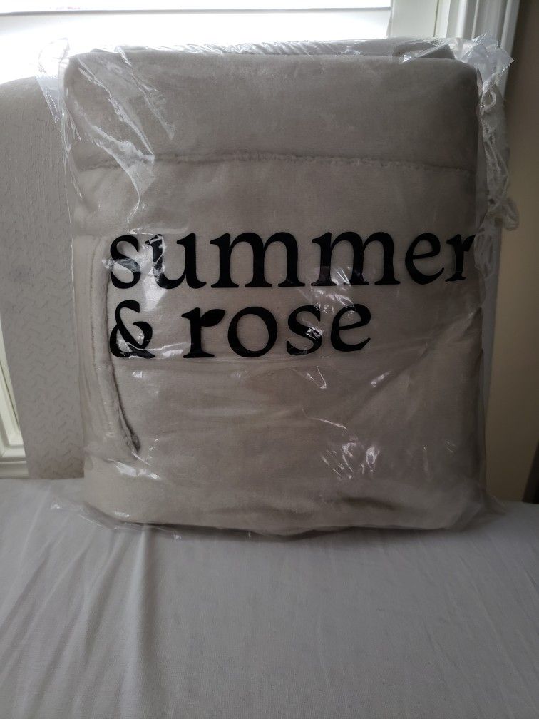 Summer And Rose Robe