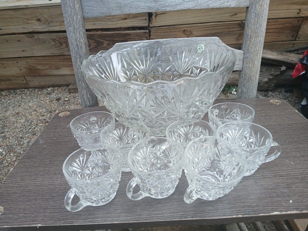 Diamond Etched Vintage Punch Bowl 8 Cups