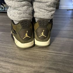 Retro Jordan 4 Olive