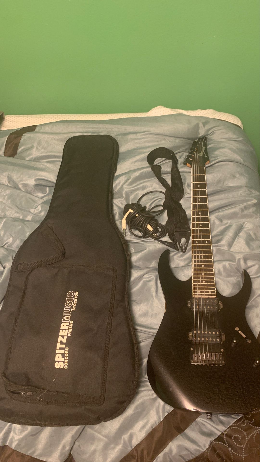 Electric Guitar (Ibanez RG7321)