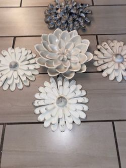 5 piece metal flower decoration
