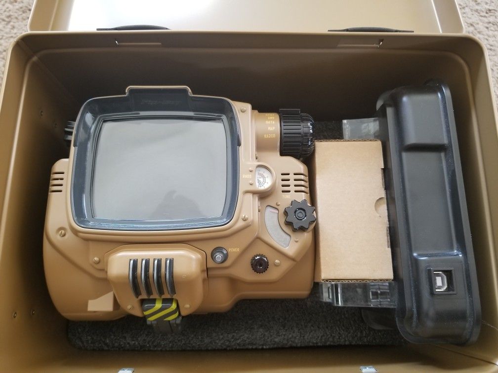 NEW Fallout 4 Pip-Boy - Deluxe Bluetooth Edition (Only 5000 made)