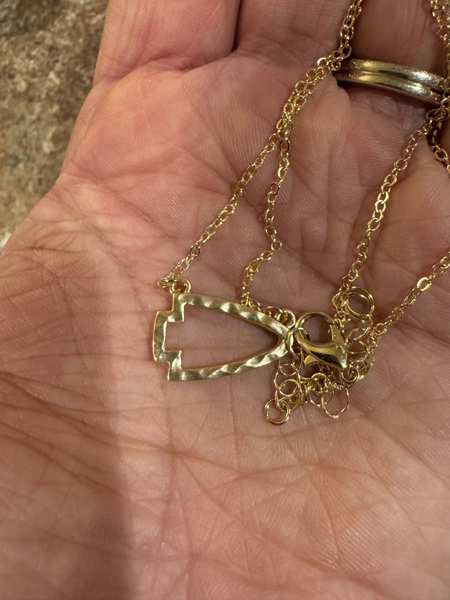 Woman’s Kansas City Chiefs Arrow Necklace Shipping Available