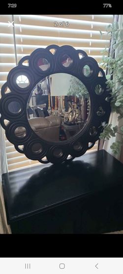 Geometric round wall mirror