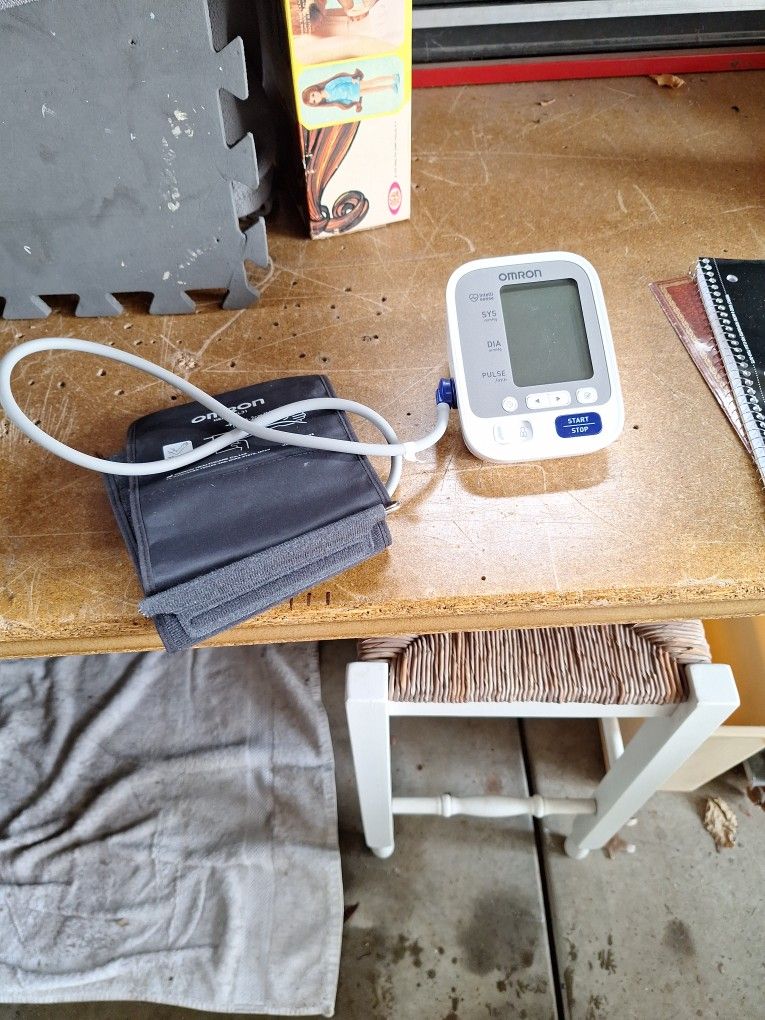 Omron Hem Rml31 Blood Pressure Monitor