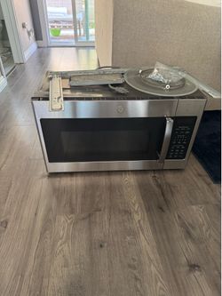 GE microwave w/ mounting kit
