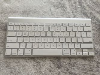 Apple Magic Keyboard (Wireless)
