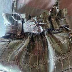 CUTE  GREEN LEATHER LIKE PURSE