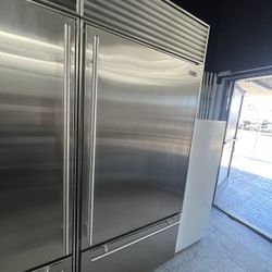 Subzero Built In Bottom Freezer 36” Wide Refrigerator 