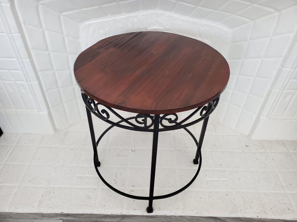 Round Side Table, wood top metal frame
