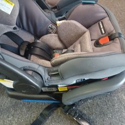 Graco Car Seat Snugride 35 with base 