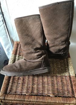 Uggs chocolate brown size 7
