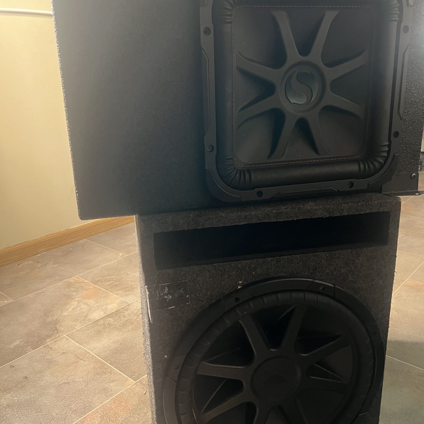 15 cvr comp speaker .  brand new speaker less than a year in ported box ,L7 in bomb Q box red stich