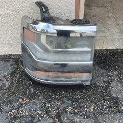2016-2018 Chevrolet Silverado OEM Right Headlight 