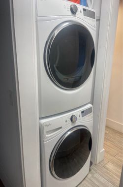 Whirpool washer and dryer combo ( stackable)