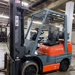 TOYOTA M6 forklift 6600 lb