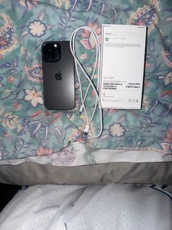 Unlocked Apple iPhone 16 pro, 256gb, space grey, in excellent condition  comes with original box, wires. Everything