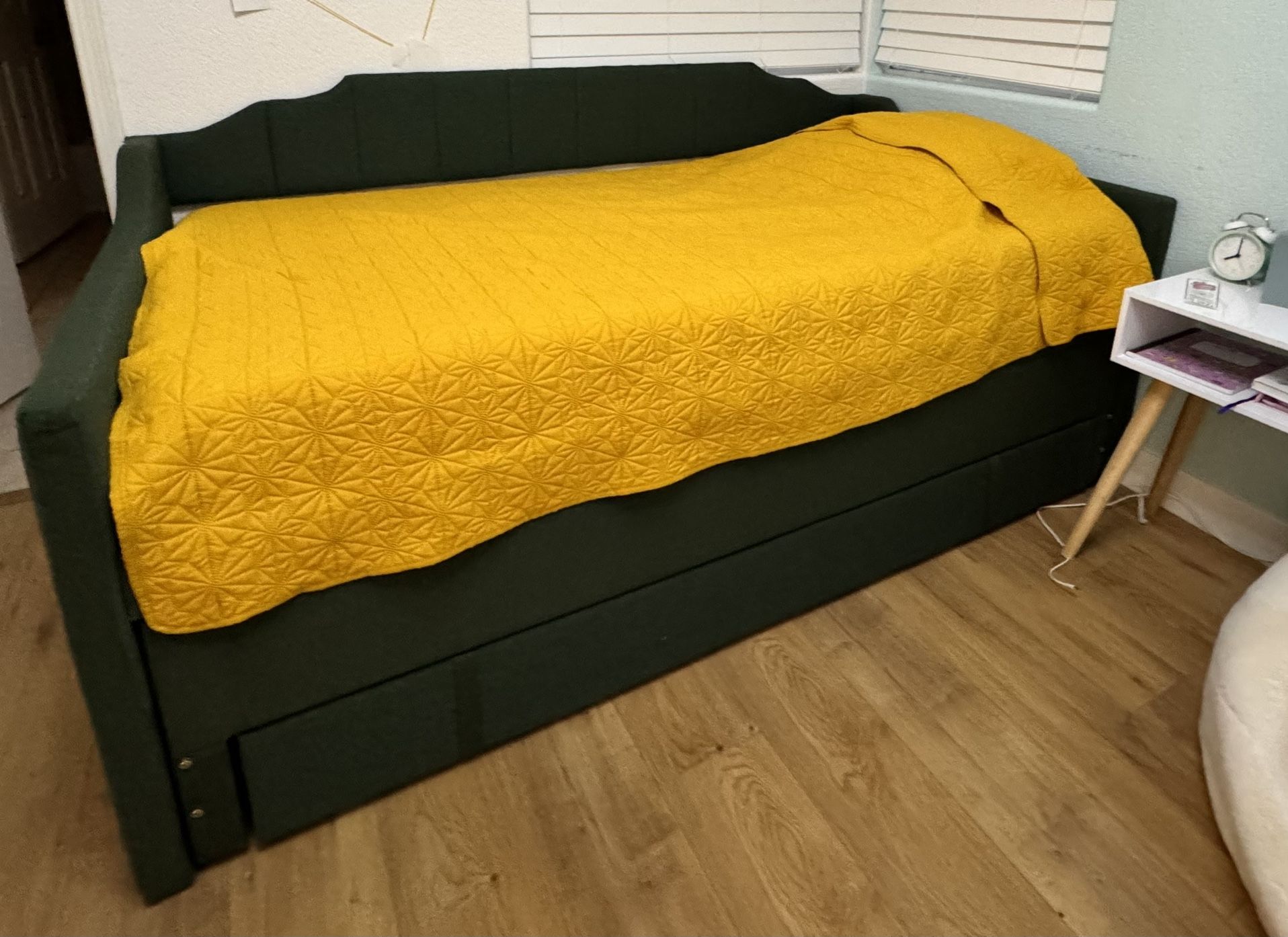 Daybed With Storage And Pull Out Bed With 2 Twin Mattresses