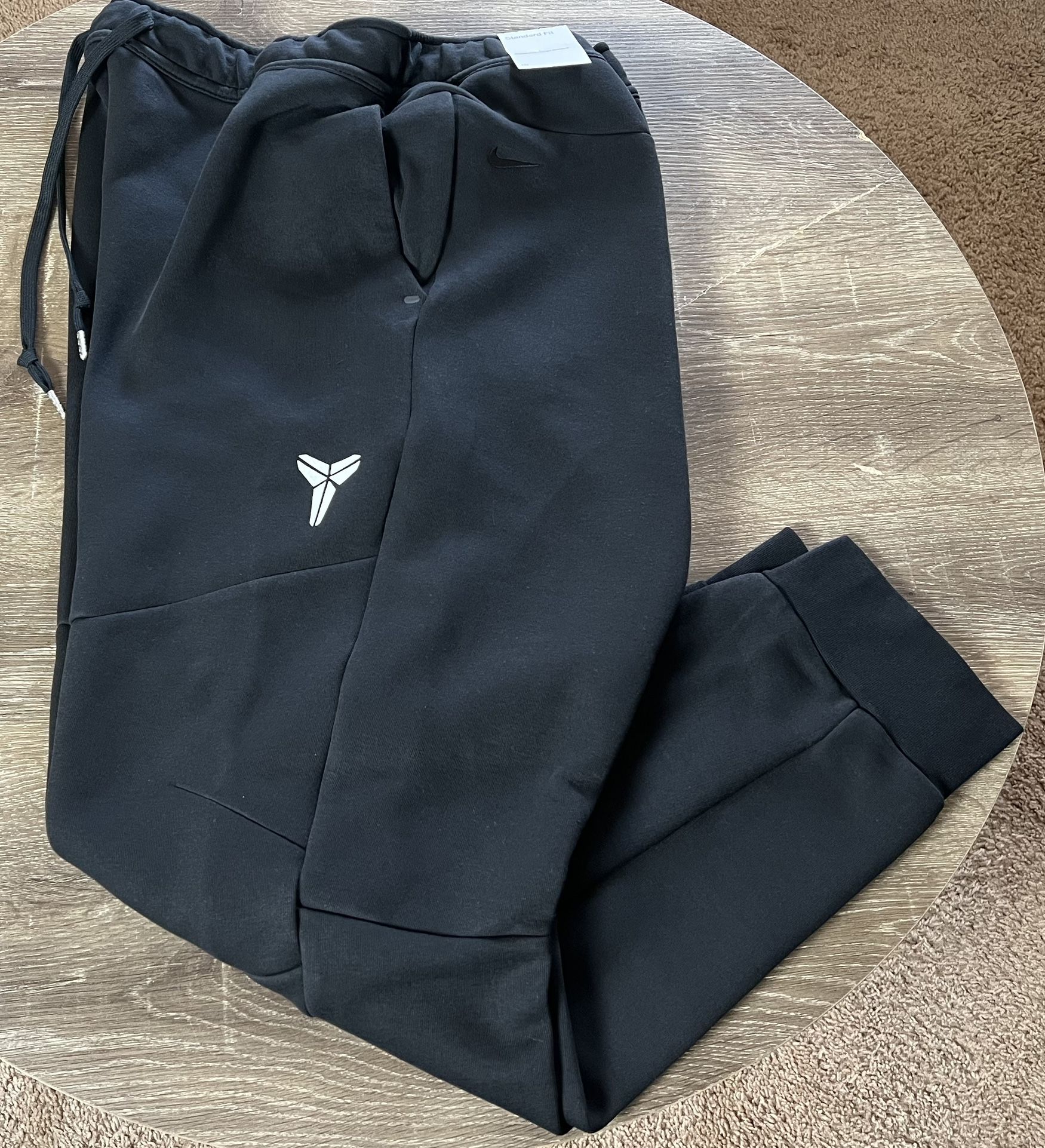 Nike Kobe Men’s Tech Fleece Joggers Black/White | Size XXL | IB2716-010 (NWT)