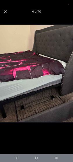 Queen size bed with 4 roller drawers and a charger station