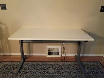 Nice big adjustable standing desk