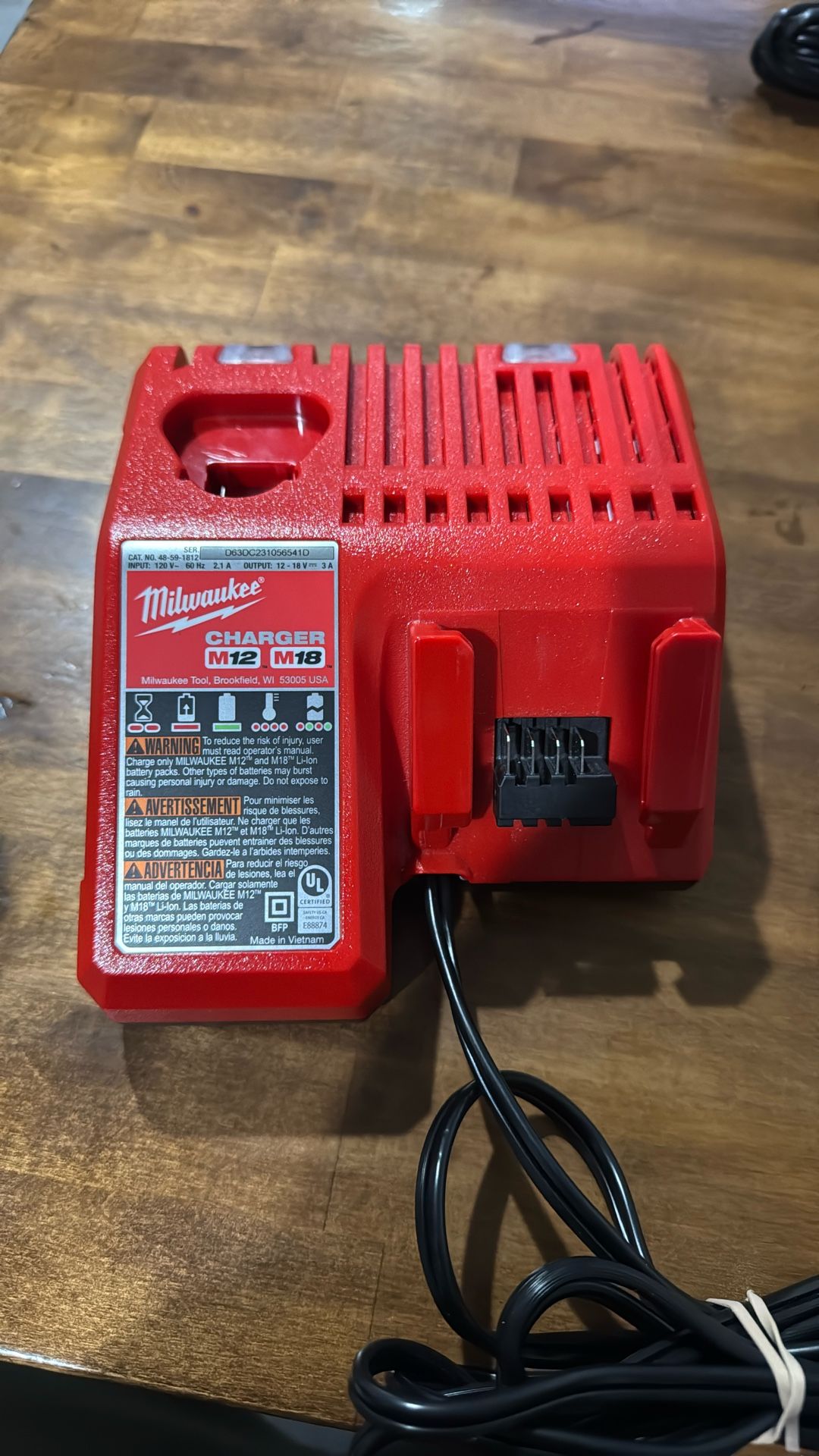 Milwaukee M12-M18 Charger