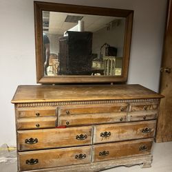 Dresser With Mirror 