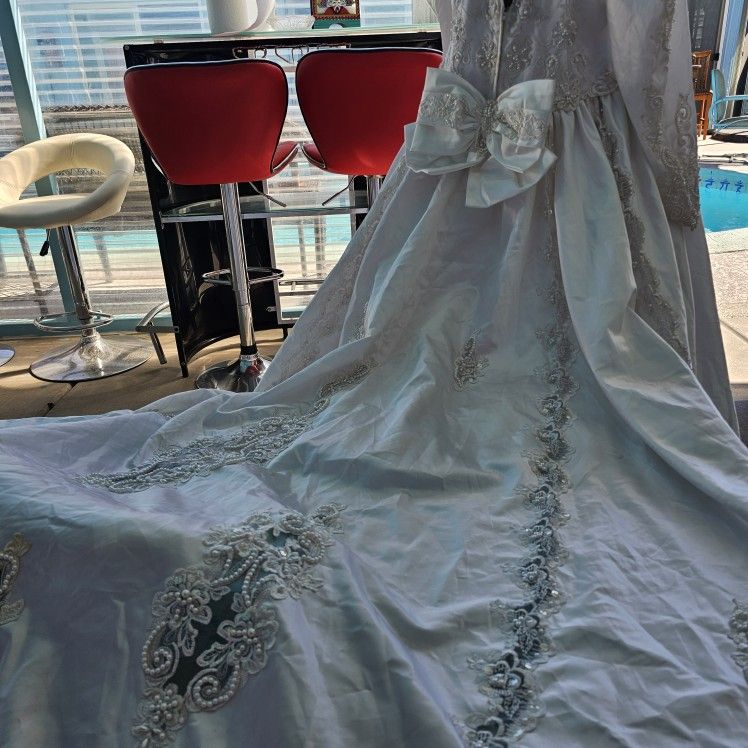 Michaelangelo Wedding Gown Size 22 White Pearls Satin Long Sleeve