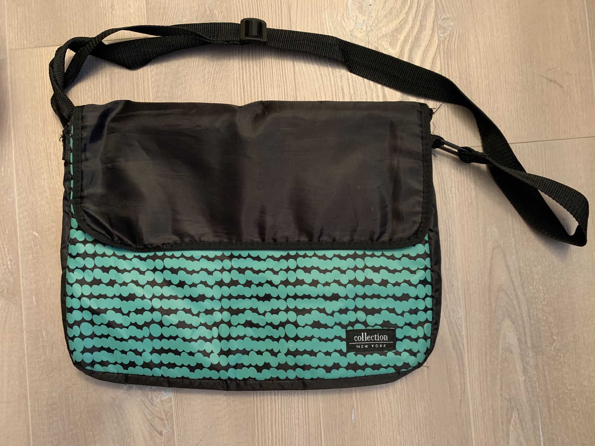 FREE SPOTTED TEAL LAPTOP CASE