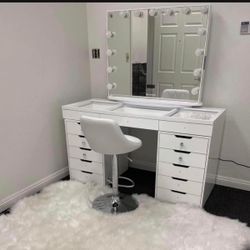 MAKEUP VANITY WITH MIRROR PICK UP TODAY 