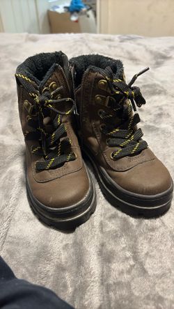 Boots Size 9