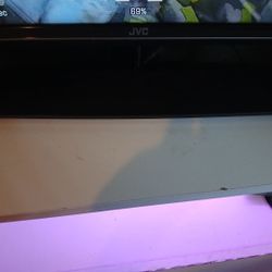  Monitor 32 inch in good condition. Bought at Best Buy for a 120 Had it for 3 weeks  80 seems reasonable.