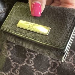AUTHENTIC VINTAGE GUCCI TRI-FOLD KEY HOLDER UNISEX- w/ SERIAL #