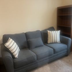Pull out couch/sofa